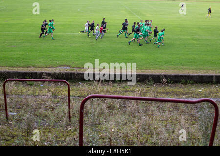 Training session at the Jimmy Johnstone Academy, in Cathkin Park, Mount Florida area, Glasgow, Scotland Stock Photo