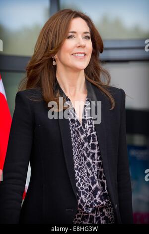 Odense, Denmark. 8th Oct, 2014. Crown Princess Mary of Denmark visits the Tietgen Handelsgymnasium for the project 'Netwerk' in Odense, Denmark, 8 October 2014. Credit:  dpa picture alliance/Alamy Live News Stock Photo