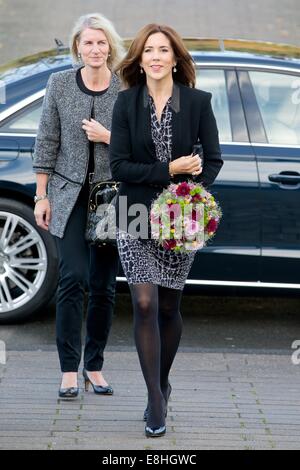 Odense, Denmark. 8th Oct, 2014. Crown Princess Mary of Denmark visits the Tietgen Handelsgymnasium for the project 'Netwerk' in Odense, Denmark, 8 October 2014. Credit:  dpa picture alliance/Alamy Live News Stock Photo