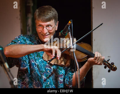 Guy and Tina's Pickin Parlor in South Carolina. Bluegrass music, fiddle player. Stock Photo