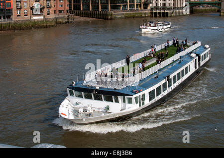 Bateaux london cruise hi res stock photography and images Alamy