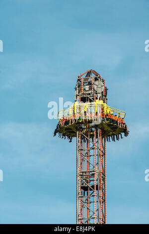 Free Fall Tower 'Sky Fall' at the Oktoberfest, Munich Stock Photo - Alamy