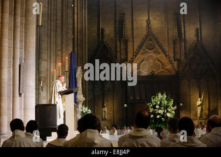 Episcopal ordination of Monseigneur Michel Aupetit in Notre-Dame de Paris cathedral. Homily of Cardinal AndrŽ XXIII. Stock Photo