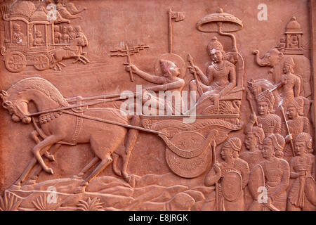 Bhagavad Gita engraved on a Hindu temple : Krishna driving Arjuna's chariot Stock Photo