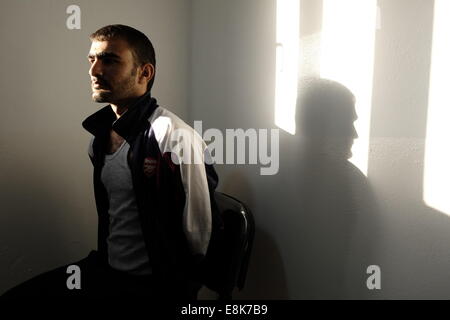A captured Iraqi ISIS militant by the name of Sina Obeid sitting tied up at the interrogation room of the intelligence security unit of the Asayiş or Asayish the Kurdish security organization and the primary intelligence agency operating in the Kurdistan region in Iraq. Sulaymaniyah, also called Slemani Northern Iraq Stock Photo