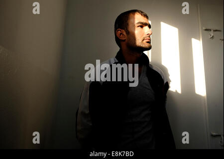 A captured Iraqi ISIS militant by the name of Sina Obeid sitting tied up at the interrogation room of the intelligence security unit of the Asayiş or Asayish the Kurdish security organization and the primary intelligence agency operating in the Kurdistan region in Iraq. Sulaymaniyah, also called Slemani Northern Iraq Stock Photo