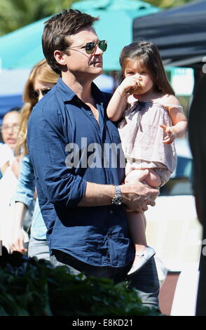 Jason Bateman shopping at the Farmers Market with his daughters, Francesca and Maple, in Beverly Hills  Featuring: Jason Bateman,Maple Bateman Where: Los Angeles, California, United States When: 06 Apr 2014 Stock Photo