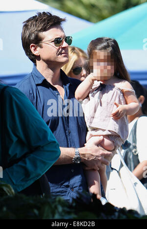 Jason Bateman shopping at the Farmers Market with his daughters, Francesca and Maple, in Beverly Hills  Featuring: Jason Bateman,Maple Bateman Where: Los Angeles, California, United States When: 06 Apr 2014 Stock Photo