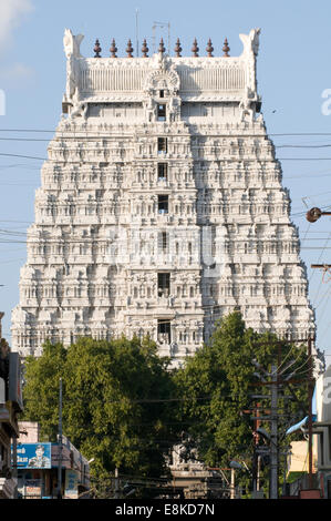 Gopuram, the main entrance tower in the southern access to the largest Shiva Temple of Southern India  at the foot of Arunachala Stock Photo