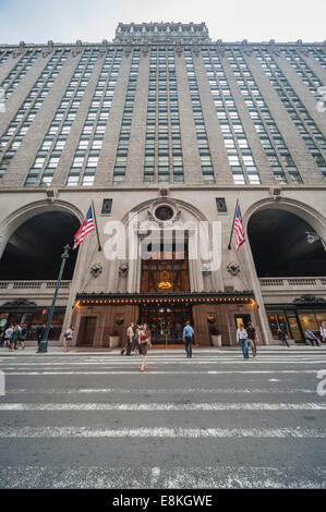 Entrance to the Helmsley Building 230 Park Avenue NYC Stock Photo