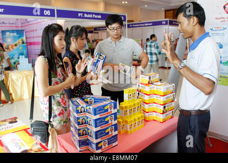 Phnom Penh, Cambodia. 11th Oct, 2014. People visit an Indonesian trade and tourism exhibition in Phnom Penh, Cambodia, Oct. 11, 2014. © Sovannara/Xinhua/Alamy Live News Stock Photo