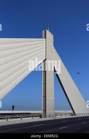 Sheikh Isa bin Salman Causeway linking Manama and Muharraq, Kingdom of Bahrain Stock Photo