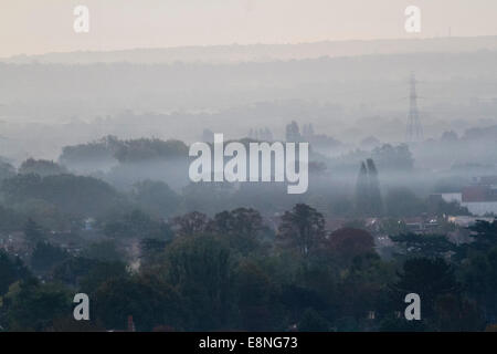 Wimbledon, London, UK. 12th October, 2014. UK weather. A band of early mist covers the landscape in south west Credit:  amer ghazzal/Alamy Live News Stock Photo