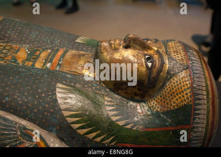 Mummy of the Ancient Egyptian priestess ‘Tamut’ - photocall held at the British Museum.  Featuring: Atmosphere Where: London, United Kingdom When: 09 Apr 2014 Stock Photo