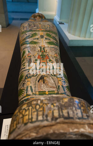 Mummy of the Ancient Egyptian priestess ‘Tamut’ - photocall held at the British Museum.  Featuring: Atmosphere Where: London, United Kingdom When: 09 Apr 2014 Stock Photo