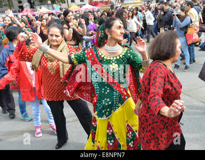 Trafalgar Square, London, UK. 12th October 2014. The annual Diwali Festival takes place in London's Trafalgar Square, with live music, dancing and Indian food and drink. Credit:  Matthew Chattle/Alamy Live News Stock Photo