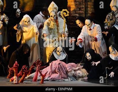 Leipzig, Germany. 09th Oct, 2014. A photo of the dress rehearsal shows Olena Tokar as Margarethe acting in Charles Gounod's 'Faust' in the Opera house in Leipzig, Germany, 09 October 2014. The Opera, which premieres on 11 October 2014, is the musical kick-off within the framework of the 1000th anniversary of the city Leipzig in 2015. Photo: Waltraud Grubitzsch/ZB/dpa/Alamy Live News Stock Photo