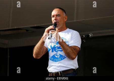Tommy Sheridan, ex-MSP, organised and fronted a political rally in George Square, Glasgow in support of Scottish Independence and a Left Wing Scottish Executive. The rally was advertised on social media (Facebook) and while it had over 15000 on line supporters, approximately 2000 people all over Scotland attended and listened to political speeches from invited guests and Tommy Sheridan, followed by music from a number of live groups and singers. Stock Photo