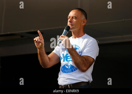 Tommy Sheridan, ex-MSP, organised and fronted a political rally in George Square, Glasgow in support of Scottish Independence and a Left Wing Scottish Executive. The rally was advertised on social media (Facebook) and while it had over 15000 on-line supporters, approximately 2000 people all over Scotland attended and listened to political speeches from invited guests and Tommy Sheridan, followed by music from a number of live groups and singers. Stock Photo