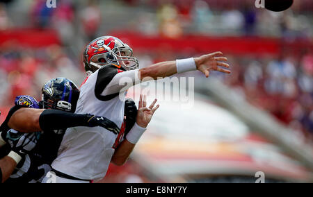 Tampa Bay Buccaneers nose tackle Vita Vea (50) warms up before an NFL  football game against the New Orleans Saints, Sunday, Oct. 31, 2021, in New  Orleans. (AP Photo/Tyler Kaufman Stock Photo - Alamy