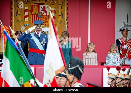 Madrid, Spain. 12th Oct, 2014. (L-R) Spanish King Felipe VI, Queen Letizia and her daughters, Princesses Leonor and Sofia attend the military parade at the National Day in Madrid, Spain, 12 October 2014. Credit:  dpa picture alliance/Alamy Live News Stock Photo