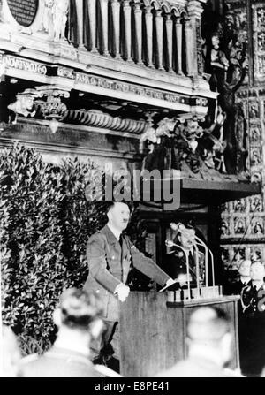 The Nazi propaganda picture shows Adolf Hitler during his speech about the end of the Polish campaign in Danzig, Germany, 19 September 1939. The Nazi news report on the back of the picture reads: 'The Fuhrer in liberated Danzig. On Thursday afternoon, the Fuhrer spoke to the German people and the world from liberated Danzig. Our picture shows the Fuhrer giving his great speech in Artushof in Danzig.' Fotoarchiv für Zeitgeschichtee - NO WIRE SERVICE Stock Photo