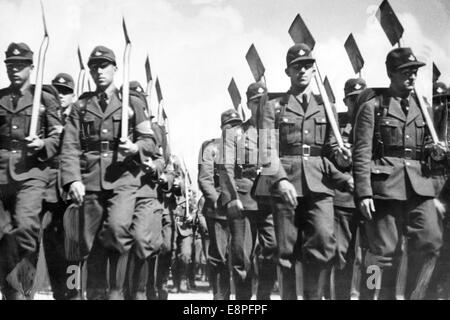 Nuremberg Rally 1934 in Nuremberg, Germany - Members of the Reich Labour Service (RAD) march with spades in their hands. Still from the propaganda film 'Triumph of the Will'. (Flaws in quality due to the historic picture copy) Fotoarchiv für Zeitgeschichtee - NO WIRE SERVICE - Stock Photo