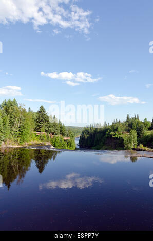 Cascading water over rocks in Kakabeka Falls Stock Photo