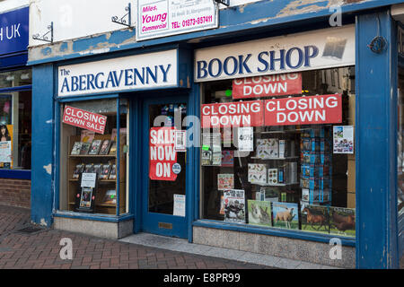 Book shop closing down with sale now on signs, Abergavenny, Wales, UK Stock Photo