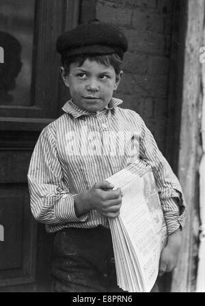 Paper boy, Joe Smith, 8 years old. St. Louis, Mo, May 1910 Stock Photo
