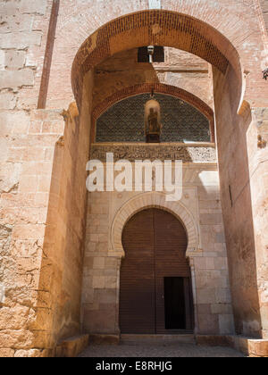 Puerta de la Justicia (Gate of Justice) entrance to Alhambra Palace ...