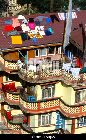 clothes drying on top of the roofs in darjeeling india Stock Photo