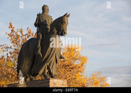 Bronze statue of Robert the Bruce King of Scots on horseback, commemorating the Battle of Bannockburn. Both man and horse are wearing full body armor. Stock Photo