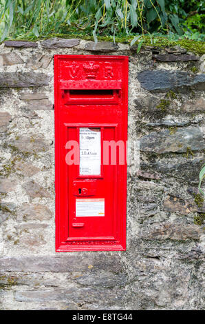 Post box inset into wall Stock Photo - Alamy