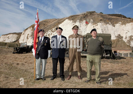 Second world war army veterans / reenactors. standing with weapons and vehicles in font of the white cliffs at Newhaven, Sussex Stock Photo