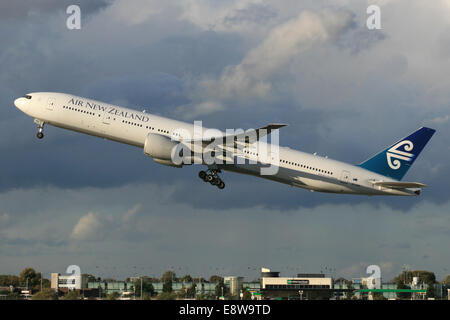 AIR NEW ZEALAND 777 300 Stock Photo