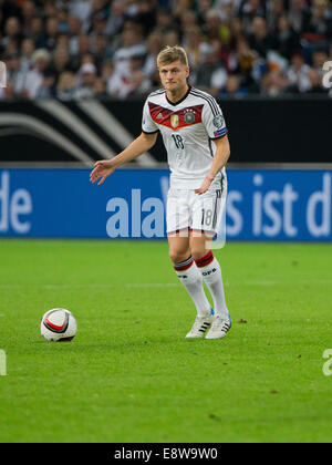 Gelsenkirchen, Germany. 14th Oct, 2014. Germany's Toni Kroos plays the ball during the UEFA EURO 2016 qualifying soccer match between Germany and Ireland at Arena Auf Schalke in Gelsenkirchen, Germany, 14 October 2014. Photo: Rolf Vennenbernd/dpa/Alamy Live News Stock Photo