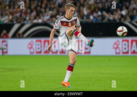 Gelsenkirchen, Germany. 14th Oct, 2014. Germany's Matthias Ginter plays the ball during the UEFA EURO 2016 qualifying soccer match between Germany and Ireland at Arena Auf Schalke in Gelsenkirchen, Germany, 14 October 2014. Photo: Rolf Vennenbernd/dpa/Alamy Live News Stock Photo