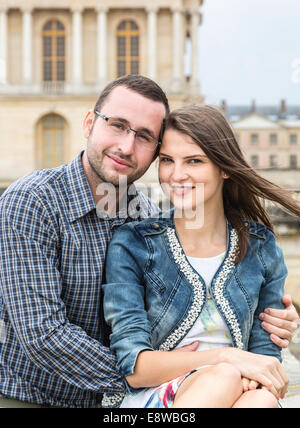 Environmental urban portrait of a young couple visiting Paris. Stock Photo