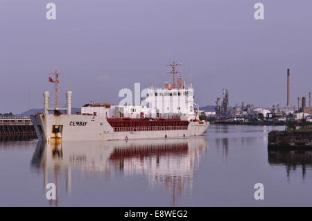 Manchester Ship Canal at Ellesmere Port Stock Photo