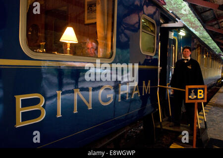 Peru Luxury train from Cuzco to Machu Picchu. Orient Express. Belmond.  Observation car entertained by musicians and dancers in traditional  costumes at Stock Photo - Alamy