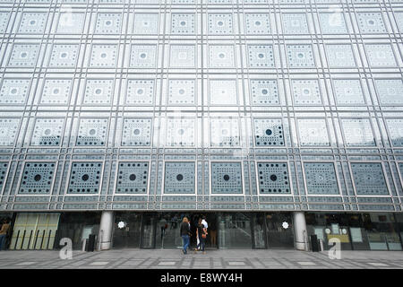 Arab World Institute in Paris (Institut du Monde Arabe) building by Jean Nouvel Stock Photo