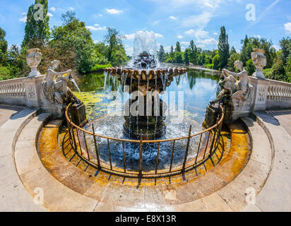 The Tazza Fountain, The Italian Gardens, Kensington Gardens, London Stock Photo