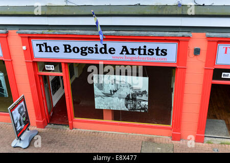 Stock Photo - The Bogside Artists gallery and shop, Derry, Londonderry, Northern Ireland. ©George Sweeney /Alamy Stock Photo
