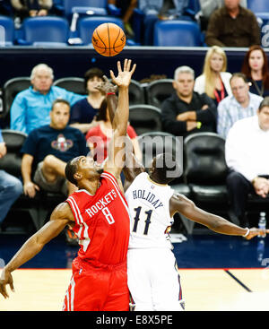 New Orleans Pelicans guard Jrue Holiday (11) shoots over San Antonio ...