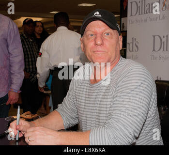 Shoe designer Steve Madden meets fans at Dillard's: Pembroke Lakes Mall, during an event hosted by TV personality Julissa.Bermudez.  Featuring: Steve Madden Where: Pembroke Pines, Florida, United States When: 12 Apr 2014 Stock Photo