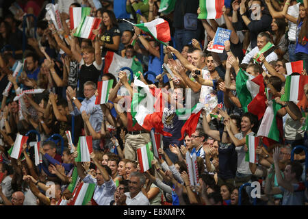 Milano, Italy. 10th Oct, 2014. Fans (ITA) Volleyball : FIVB Volleyball Women's World Championship Third Round Pool G match between Italy 3-1 Russia at Mediolanum Forum in Milano, Italy . © Takahisa Hirano/AFLO/Alamy Live News Stock Photo