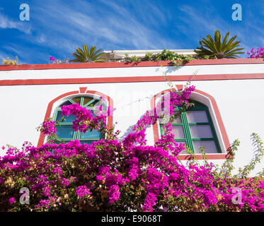 Colourful Bougainvillae in picturesque Puerto de Mogan on Gran Canaria, Canary Islands, Spain Stock Photo