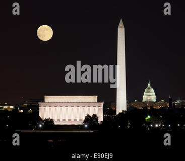 Moon rising in Washington DC Stock Photo