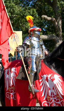 Herstmonceux, East Sussex, England. Knight in shining armour at medieval festival in the grounds of Herstmonceux Castle. Stock Photo